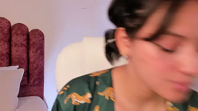 nahiapaws online show from December 10, 2024, 5:00 pm