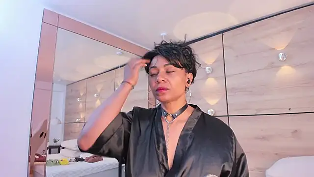 Snapshot of martina_touss chatting on October 24, 2025, 11:50 am martina touss online show from October 24, 2025, 11:50 am