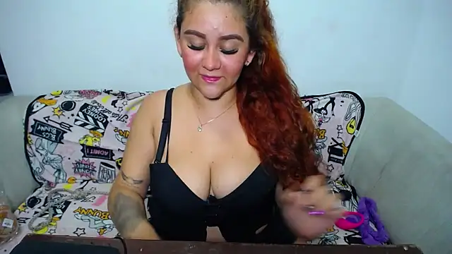 Snapshot of loly_bigbooty4u chatting on January 19, 2025, 4:01 am loly bigbooty4u online show from January 19, 2025, 4:01 am