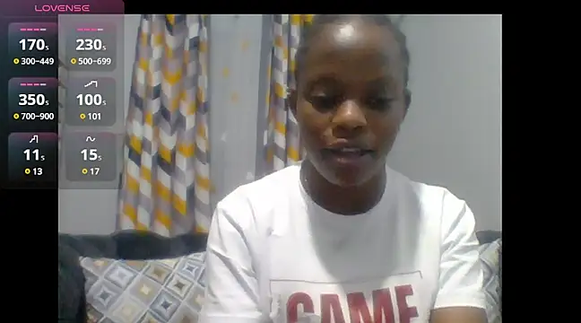 Snapshot of Petite_254 chatting on March 17, 2025, 4:33 pm Petite 254 online show from March 17, 2025, 4:33 pm