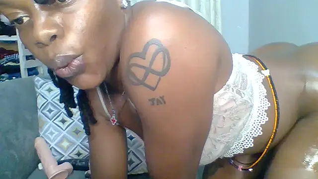 Snapshot of Petite_254 chatting on November 28, 2025, 12:46 am Petite 254 online show from November 28, 2025, 12:46 am