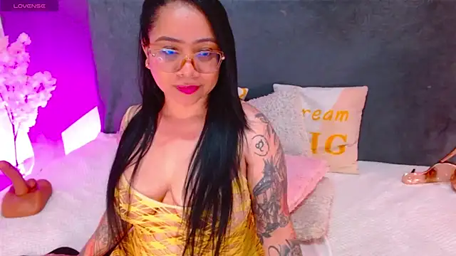 Snapshot of VeronicaBrunette chatting on February 8, 2025, 6:54 am VeronicaBrunette online show from February 8, 2025, 6:54 am