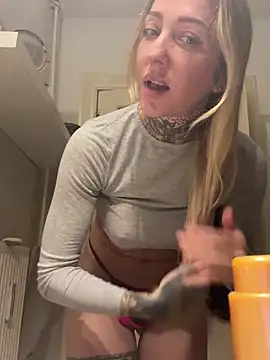 Snapshot of ElenaHaze chatting on January 9, 2025, 7:31 am ElenaHaze online show from January 9, 2025, 7:31 am