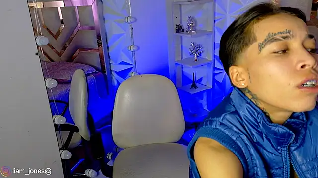 Snapshot of Jonesliam23 chatting on May 21, 2026, 7:54 pm Jonesliam23 online show from May 21, 2026, 7:54 pm