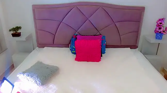 laura sweett120 online show from January 16, 2025, 5:21 am