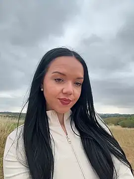 Vanesskaa online show from July 18, 2026, 1:15 pm