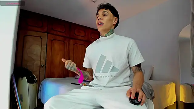 Snapshot of Jordyrodriiguez chatting on January 2, 2025, 2:33 am Jordyrodriiguez online show from January 2, 2025, 2:33 am