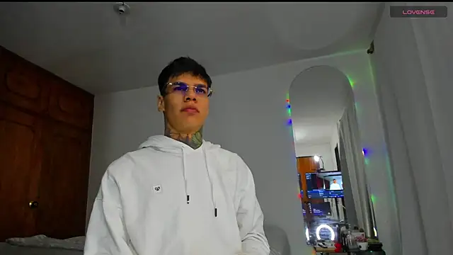 Snapshot of Jordyrodriiguez chatting on February 6, 2025, 3:27 am Jordyrodriiguez online show from February 6, 2025, 3:27 am