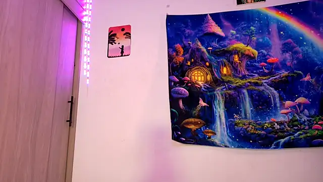 Snapshot of CatrinaRossi chatting on November 7, 2025, 10:54 pm CatrinaRossi online show from November 7, 2025, 10:54 pm