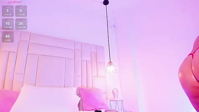 HannaKarson online show from January 30, 2025, 2:36 pm