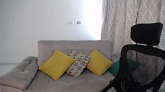 Liissa cute  online show from February 6, 2025, 3:52 pm