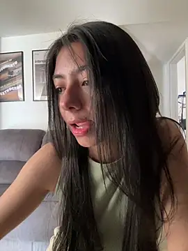 Liissa cute  online show from August 5, 2026, 4:43 pm