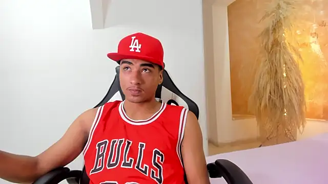 Snapshot of ANGEL_NICOLAS chatting on March 13, 2025, 9:05 pm ANGEL NICOLAS online show from March 13, 2025, 9:05 pm