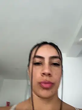 Snapshot of LauraCadwell chatting on May 30, 2026, 12:57 pm LauraCadwell online show from May 30, 2026, 12:57 pm