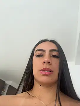 Snapshot of LauraCadwell chatting on June 12, 2026, 12:15 pm LauraCadwell online show from June 12, 2026, 12:15 pm