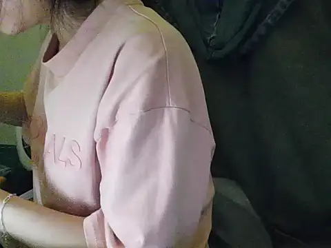 Yin-girl online show from October 8, 2025, 8:17 pm