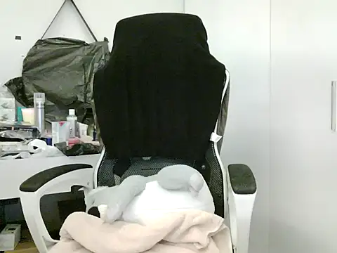 Yin-girl online show from October 16, 2025, 7:48 pm