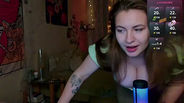 LisaCase online show from October 24, 2025, 5:09 pm