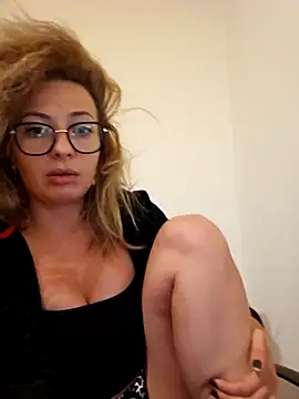 Snapshot of Selenna_emma chatting on September 26, 2025, 6:23 pm Selenna emma online show from September 26, 2025, 6:23 pm