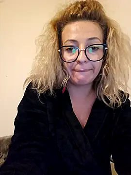 Snapshot of Selenna_emma chatting on September 27, 2025, 5:07 pm Selenna emma online show from September 27, 2025, 5:07 pm