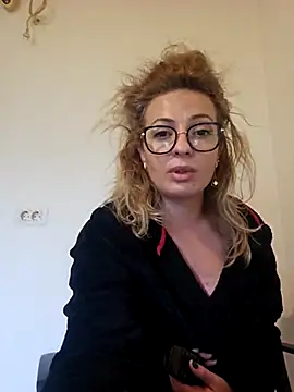 Snapshot of Selenna_emma chatting on October 2, 2025, 1:40 pm Selenna emma online show from October 2, 2025, 1:40 pm