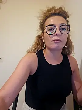 Snapshot of Selenna_emma chatting on October 10, 2025, 7:24 pm Selenna emma online show from October 10, 2025, 7:24 pm