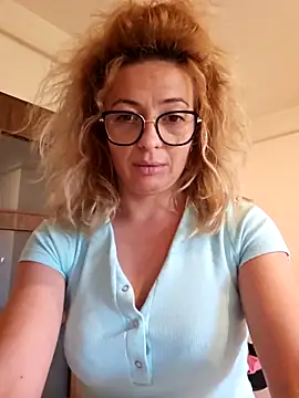 Snapshot of Selenna_emma chatting on October 20, 2025, 2:39 pm Selenna emma online show from October 20, 2025, 2:39 pm