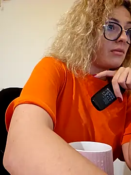 Snapshot of Selenna_emma chatting on November 8, 2025, 2:39 pm Selenna emma online show from November 8, 2025, 2:39 pm