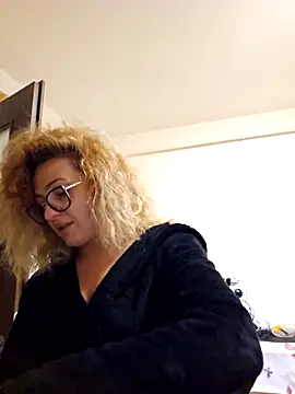 Snapshot of Selenna_emma chatting on November 12, 2025, 2:50 pm Selenna emma online show from November 12, 2025, 2:50 pm