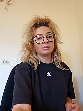 Snapshot of Selenna_emma chatting on November 13, 2025, 12:48 pm Selenna emma online show from November 13, 2025, 12:48 pm