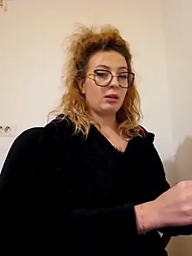 Snapshot of Selenna_emma chatting on November 22, 2025, 8:08 pm Selenna emma online show from November 22, 2025, 8:08 pm