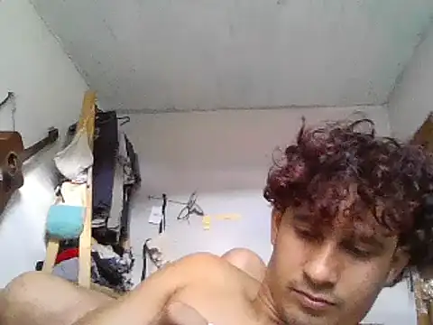 Snapshot of pedrodavid_ chatting on February 5, 2025, 6:04 pm pedrodavid online show from February 5, 2025, 6:04 pm