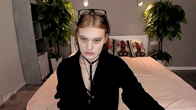 Snapshot of CandyBooms_ chatting on September 24, 2025, 12:41 pm CandyBooms online show from September 24, 2025, 12:41 pm