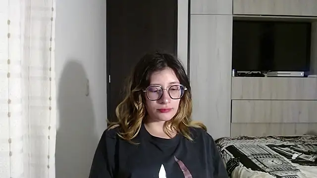 mariana124- online show from December 18, 2024, 9:08 pm