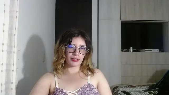 mariana124- online show from December 21, 2024, 6:55 pm