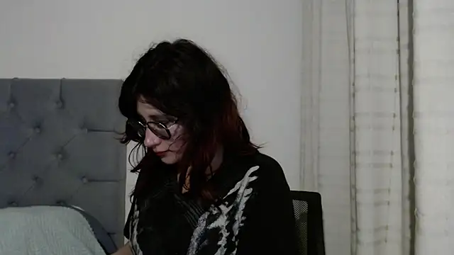 mariana124- online show from February 5, 2025, 8:14 pm