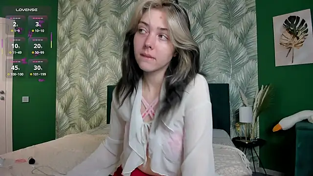 Vanessa Walters online show from September 26, 2025, 2:04 am