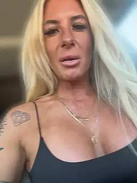 blondiluvsanal online show from July 22, 2026, 4:54 pm