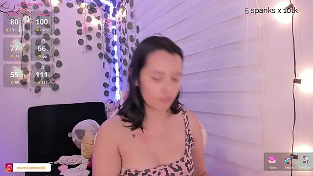 Snapshot of moonliiiight1 chatting on December 23, 2024, 12:14 am moonliiiight1 online show from December 23, 2024, 12:14 am