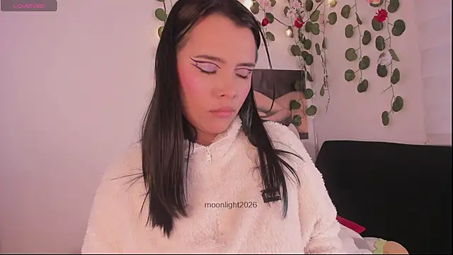 moonliiiight1 online show from February 16, 2026, 11:01 pm