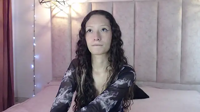 abbycutecs online show from December 17, 2025, 1:50 pm