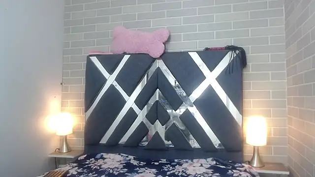 AndreaGil  online show from February 4, 2025, 12:11 pm