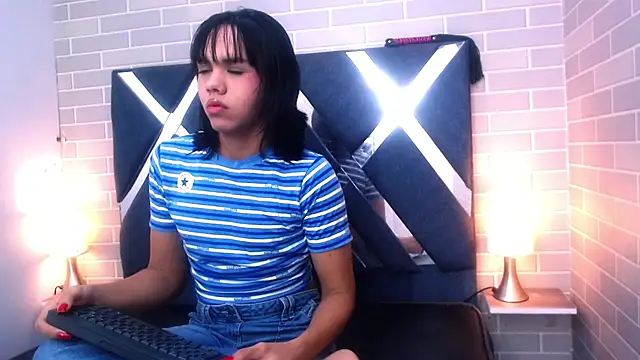 AndreaGil  online show from February 18, 2025, 11:00 am