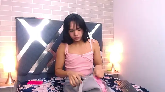 AndreaGil  online show from February 25, 2025, 12:13 pm