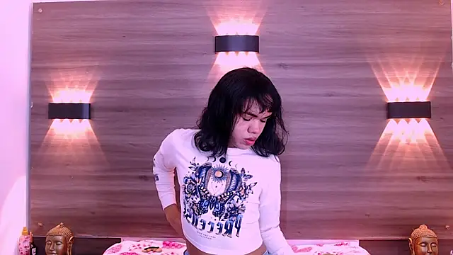 AndreaGil  online show from September 8, 2025, 3:33 pm