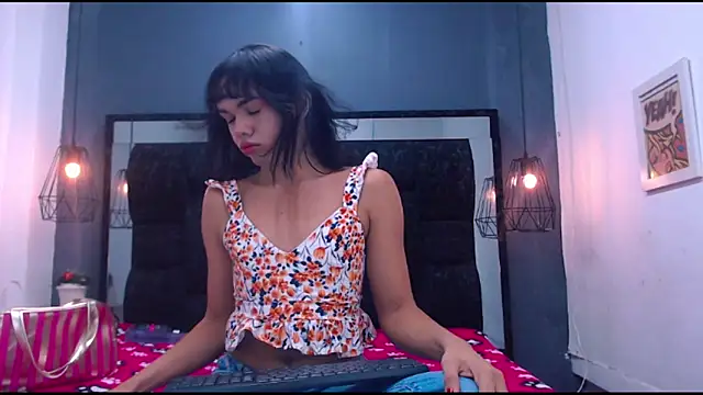 AndreaGil  online show from September 12, 2025, 7:14 pm