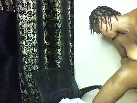 Snapshot of Candii_wet_ chatting on October 3, 2025, 7:33 pm Candii wet online show from October 3, 2025, 7:33 pm