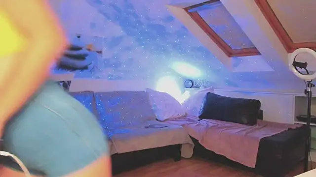 MiaRouge online show from September 23, 2025, 6:11 pm