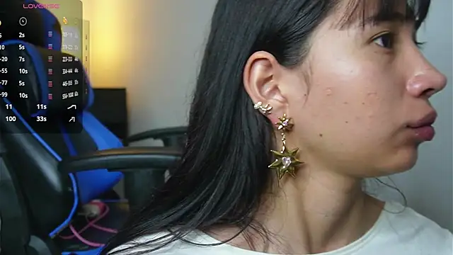 Snapshot of AlessiaVix chatting on January 2, 2025, 3:40 pm AlessiaVix online show from January 2, 2025, 3:40 pm