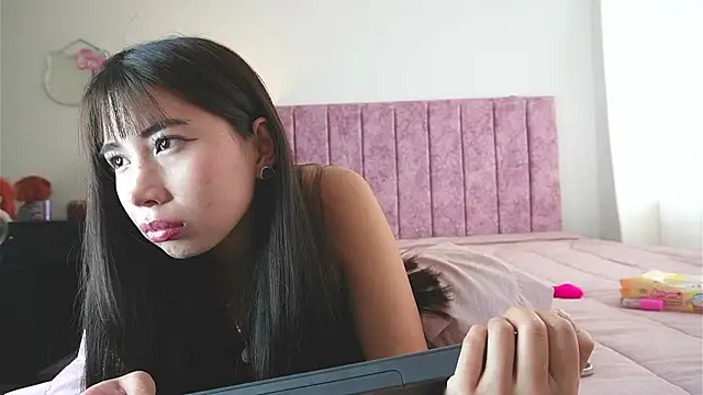 Snapshot of AlessiaVix chatting on February 17, 2026, 4:57 pm AlessiaVix online show from February 17, 2026, 4:57 pm